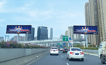 新世纪大桥双子LED显示屏广告牌